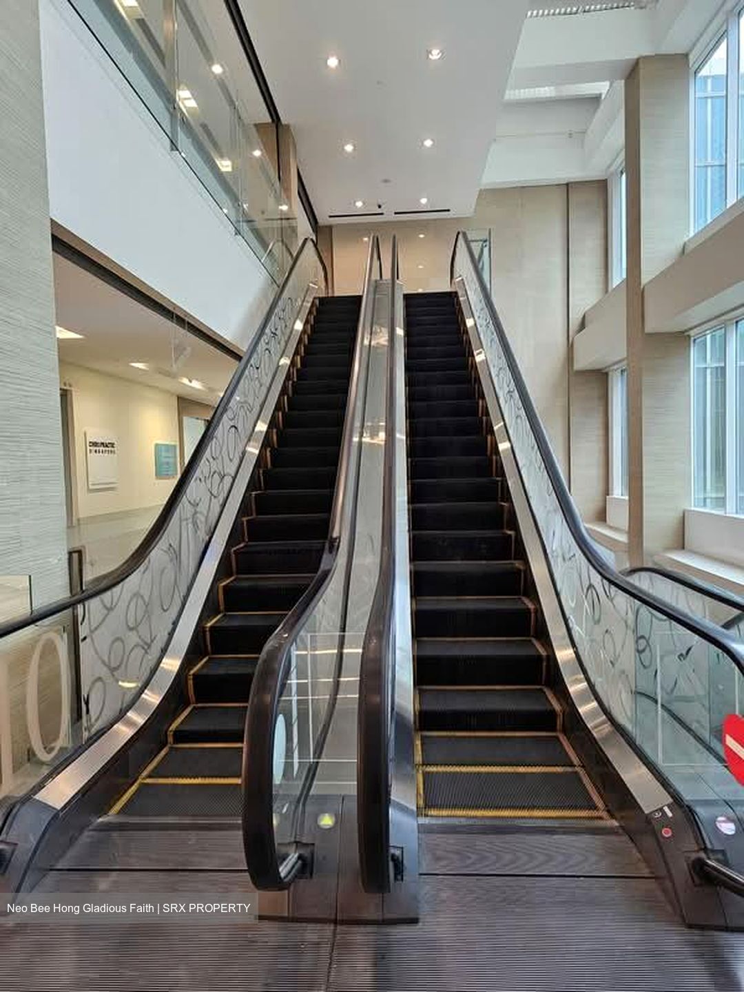 SQUARE 2 (D11), Retail #598592271